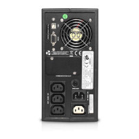 Dettaglio delle prese e delle porte di connessione presenti sul retro dell’UPS, per mostrare la facilità d’uso.